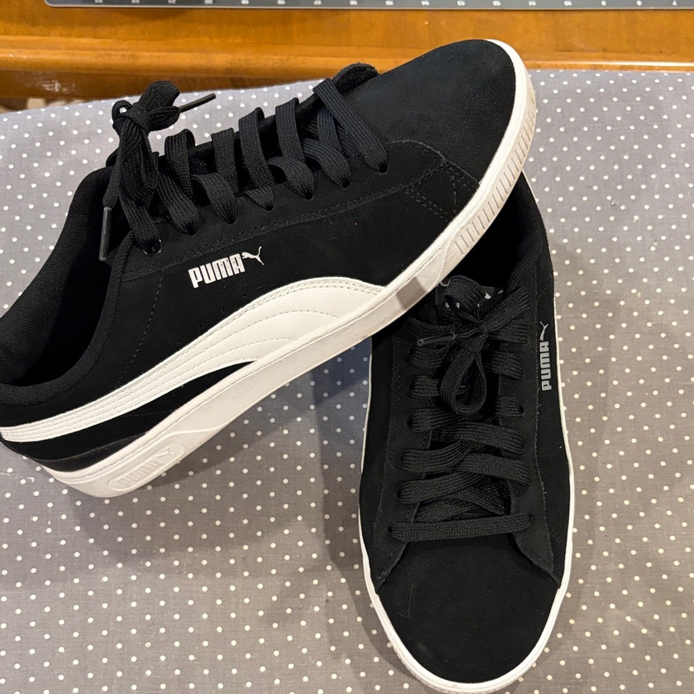 PUMA Men's Black and White Sneakers